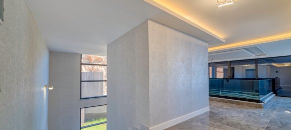 Villa 10+1 in Kargicak, Turkey No. 14040 18