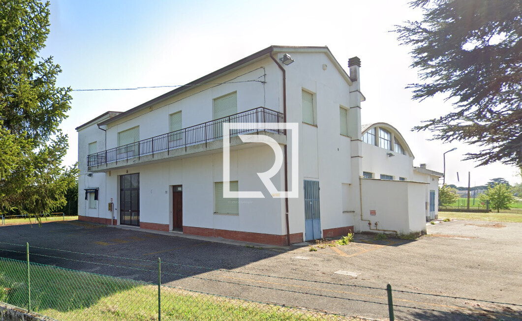  Warehouse in Faenza, Italy No. 364082