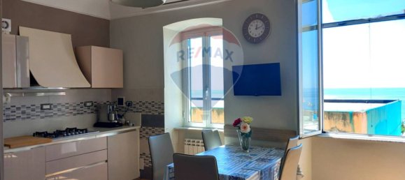 3 bedrooms Apartment in Genoa, Italy No. 373223 2