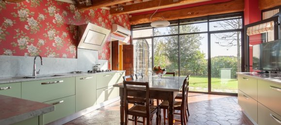 4 bedrooms Villa in Lucca, Italy No. 229159 7