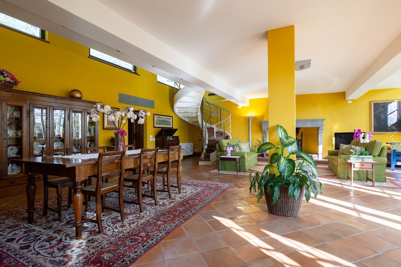 4 bedrooms Villa in Lucca, Italy No. 229159