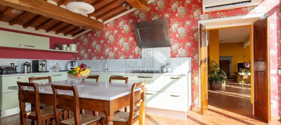 4 bedrooms Villa in Lucca, Italy No. 229159 8