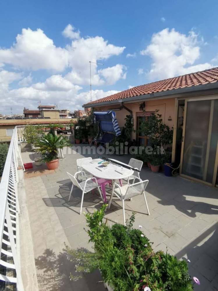 Пентхаус с 2 спальнями в Рим, Италия № 99759