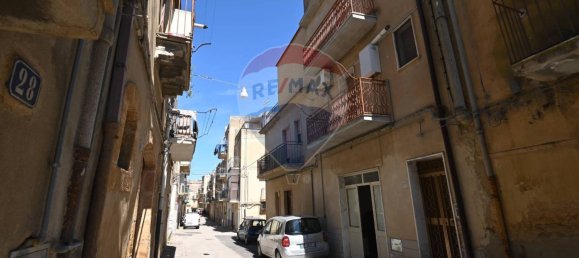 4 bedrooms House in Caltagirone, Italy No. 215357 3