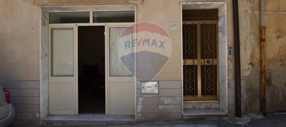 4 bedrooms House in Caltagirone, Italy No. 215357 2