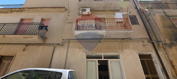 4 bedrooms House in Caltagirone, Italy No. 215357 5