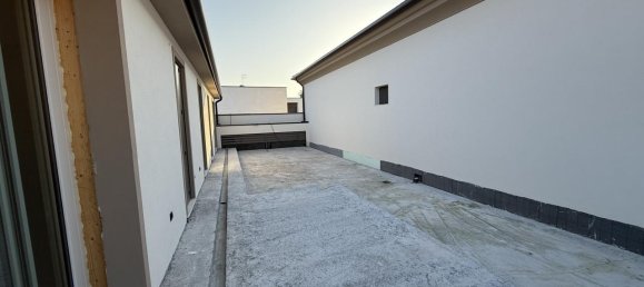 4 rooms Penthouse in Castelfranco Veneto, Italy No. 40167 4