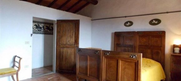 10-salle Maison à Borgo San Lorenzo, Italy No. 237364 11