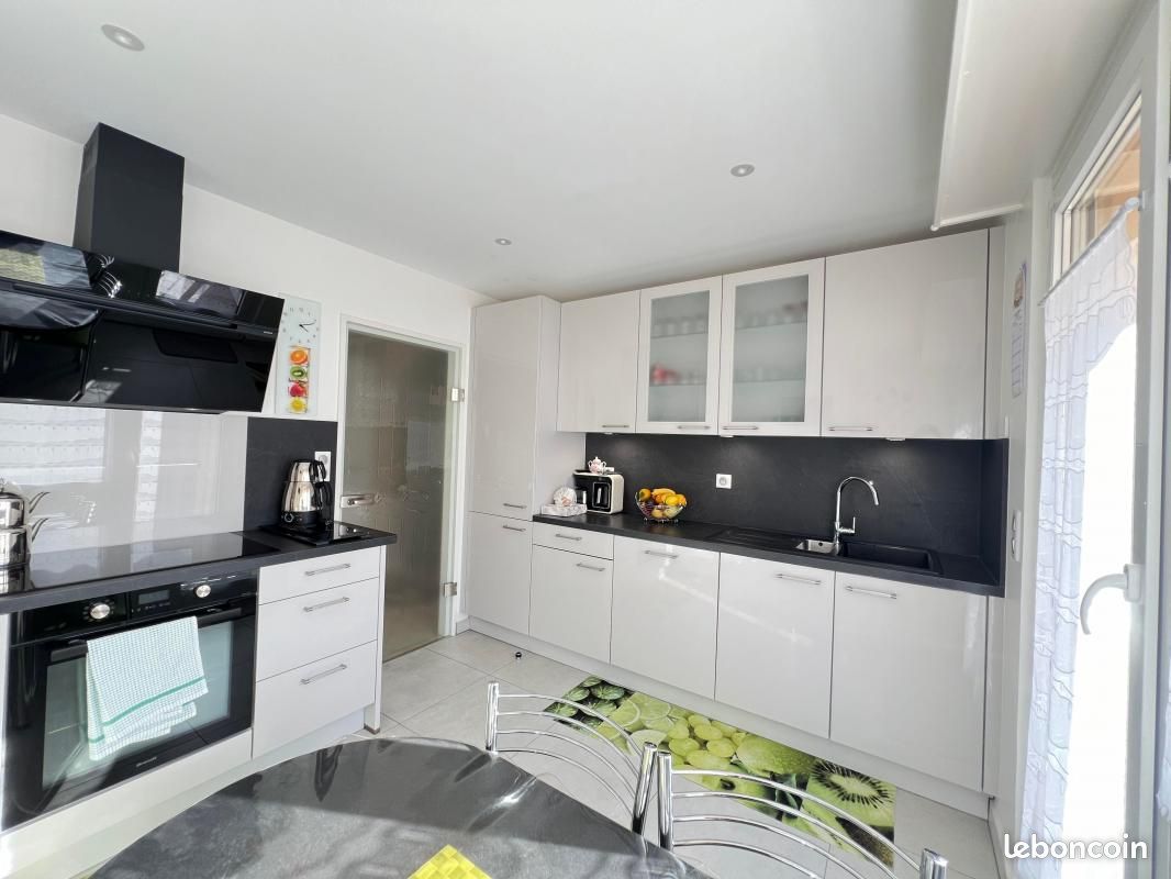 5 bedrooms Apartment in Hoenheim, France No. 157630