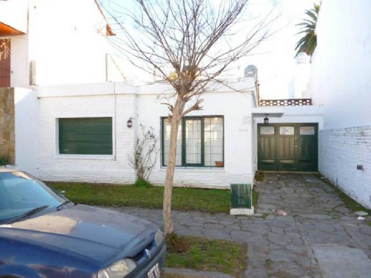 2 bedrooms House in Mar del Plata, Argentina No. 70180