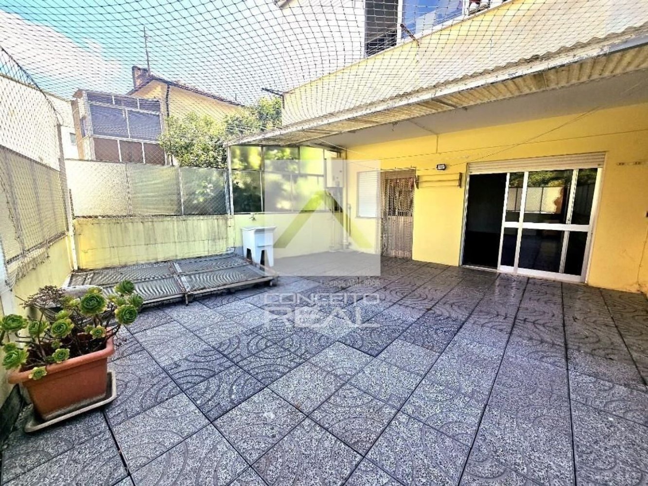 3 bedrooms Apartment in Porto, Portugal No. 194471