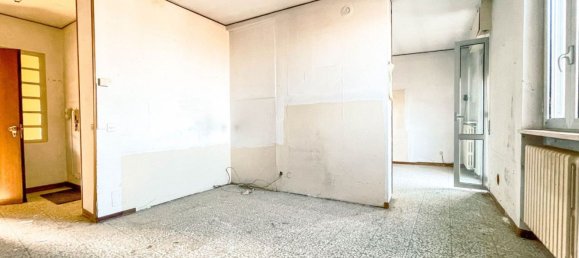 3 bedrooms Apartment in Oleggio, Italy No. 377471 5