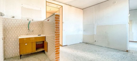 3 bedrooms Apartment in Oleggio, Italy No. 377471 3