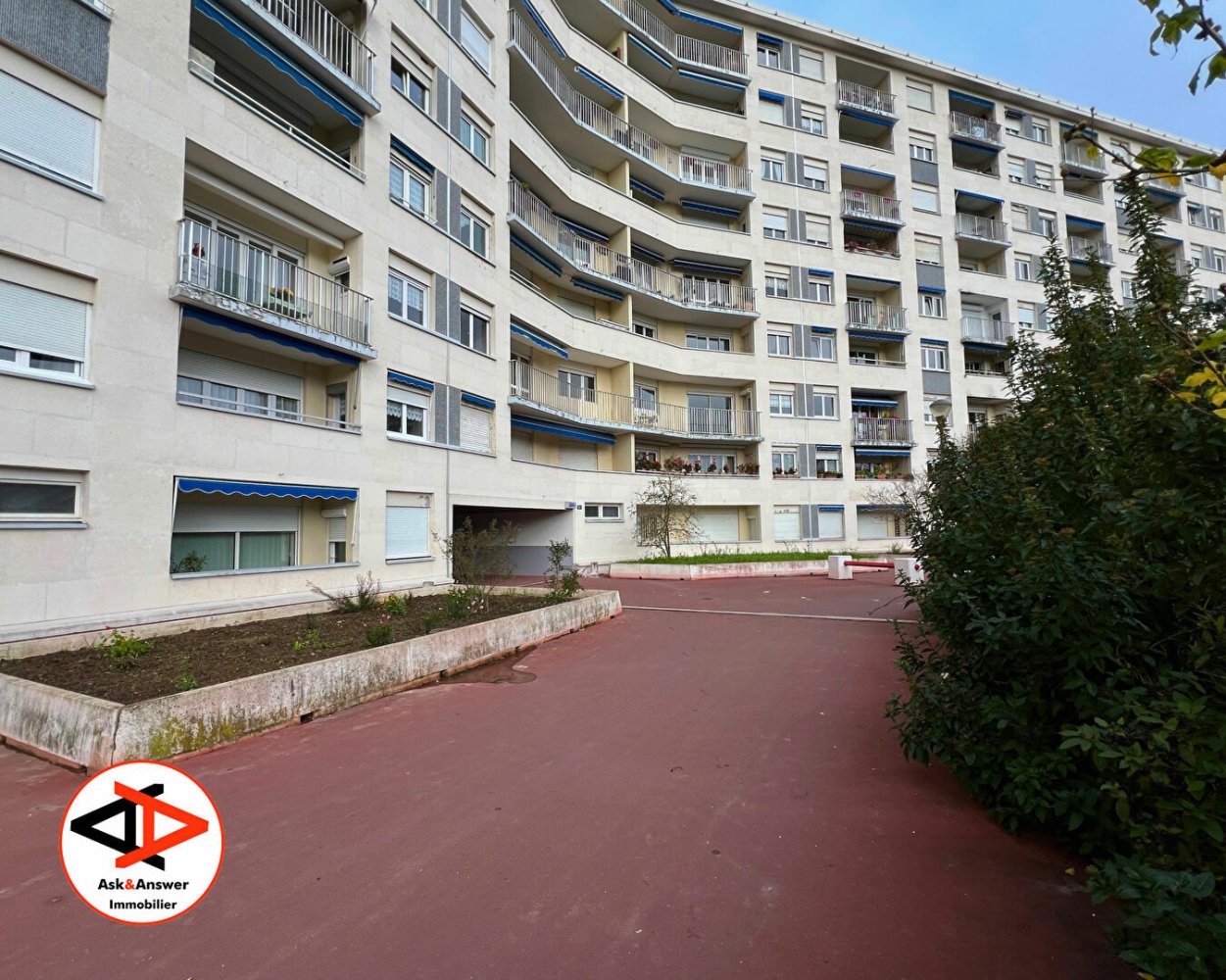 3 bedrooms Apartment in Tours, France No. 219577