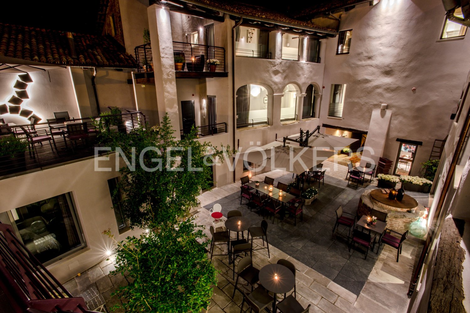 8 Schlafzimmer Gebäude in La Morra, Italy, Nr. 108365