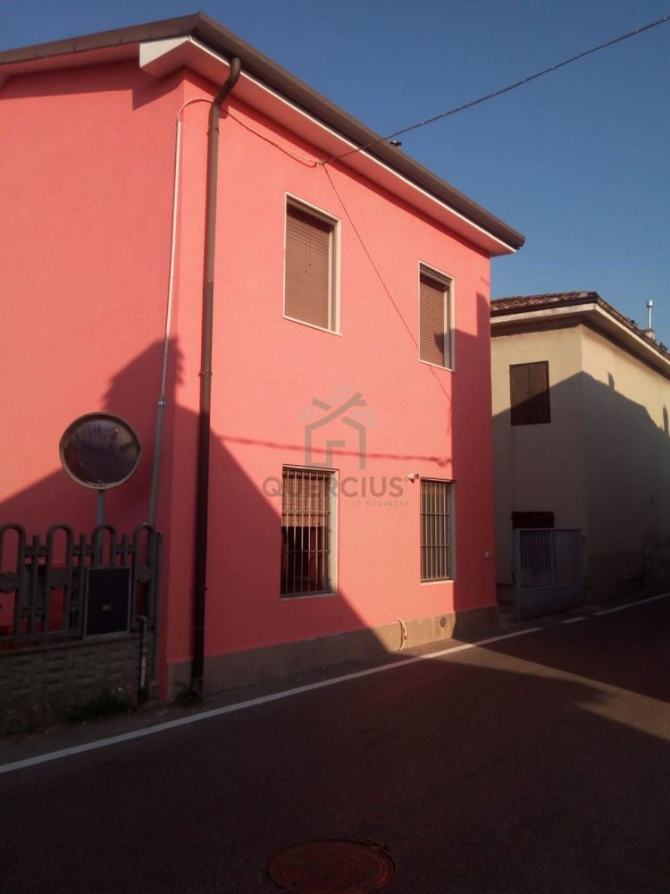 3 غرف نوم منزل في Castel d'Azzano, Italy رقم 342952