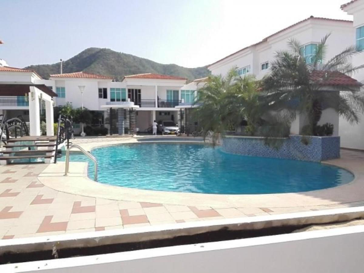 Casa de 3 dormitorios en Guadalajara de Buga, Colombia No. 7388