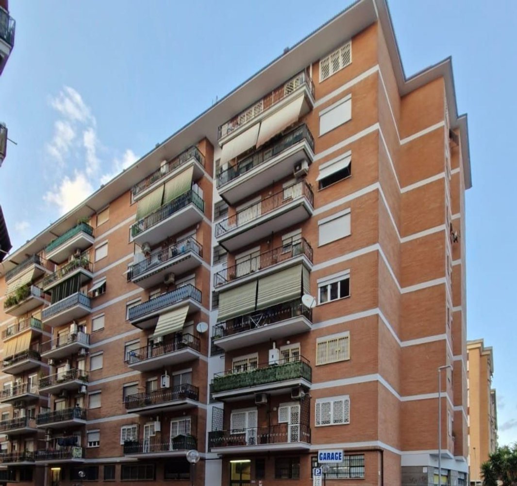 3 bedrooms Apartment in Rome, Italy No. 341123