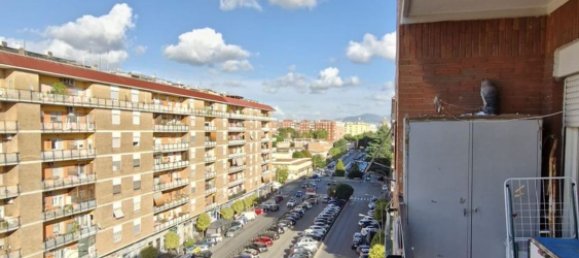 3 bedrooms Apartment in Rome, Italy No. 341123 3