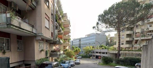 4 bedrooms Apartment in Rome, Italy No. 109449 3