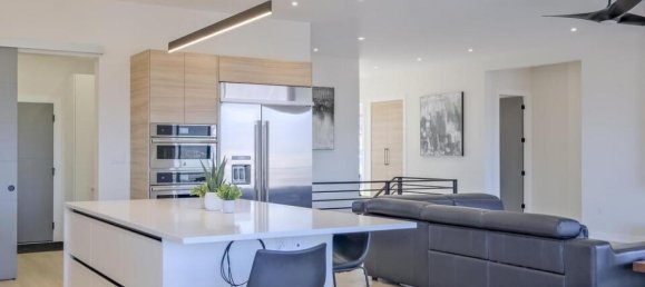 4 bedrooms House in British Columbia, Canada No. 240 12