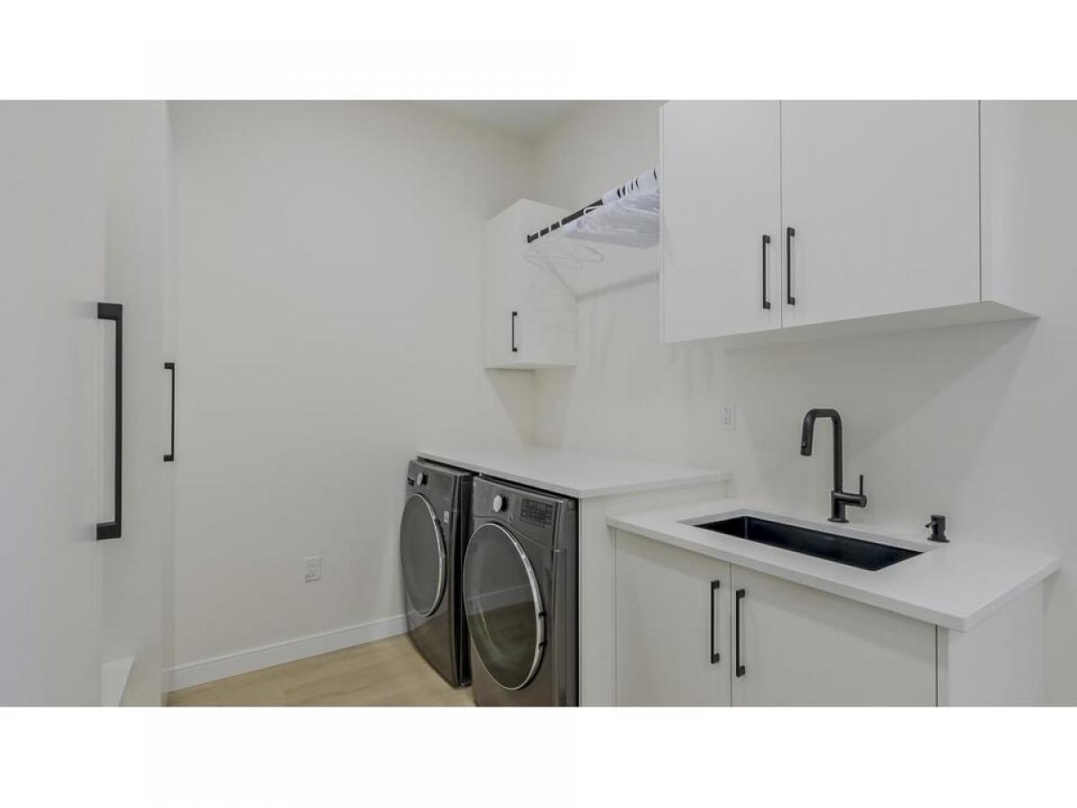 4 bedrooms House in British Columbia, Canada No. 240