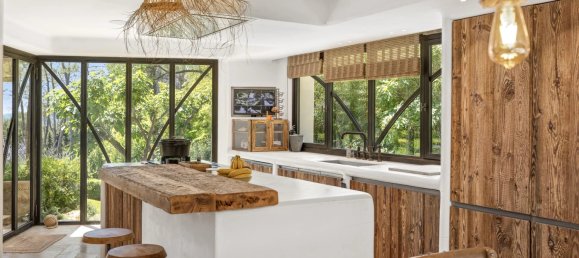 6 bedrooms Villa in Mougins, France No. 1553 7