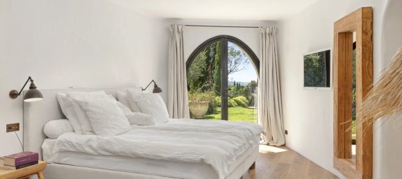 6 bedrooms Villa in Mougins, France No. 1553 8