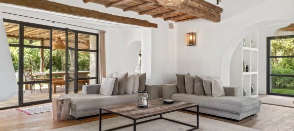6 bedrooms Villa in Mougins, France No. 1553 3