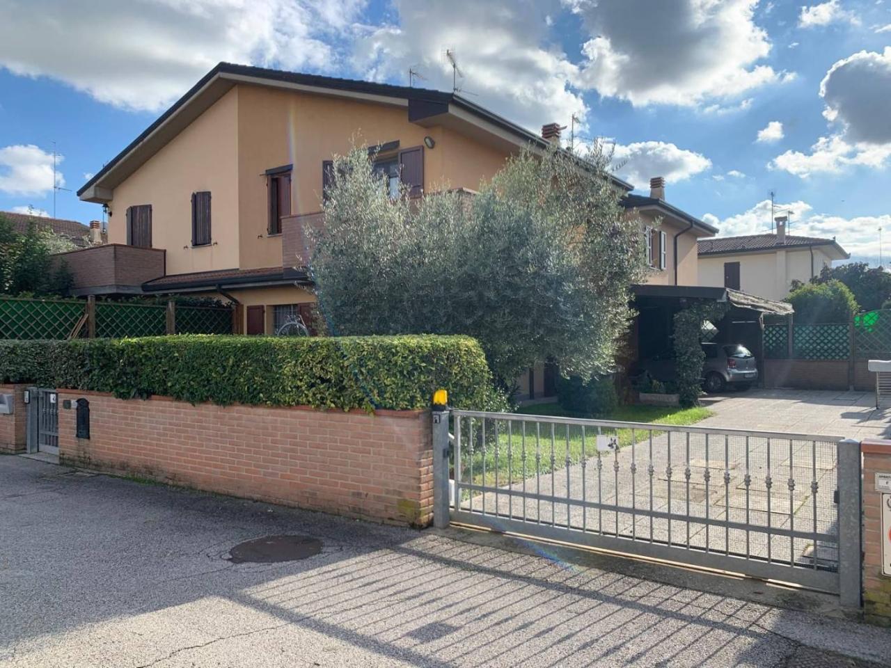 Villa de 4 habitaciónes en Molinella, Italy No. 75728