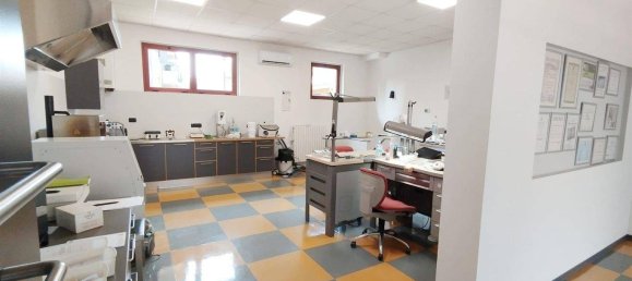 3 rooms Commercial property in Nova Milanese, Italy No. 262537 8