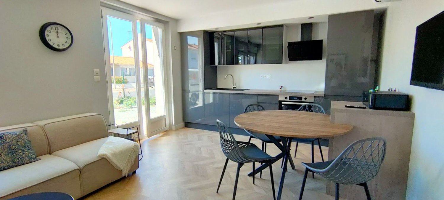 2 bedrooms Apartment in Aytre, France No. 111513