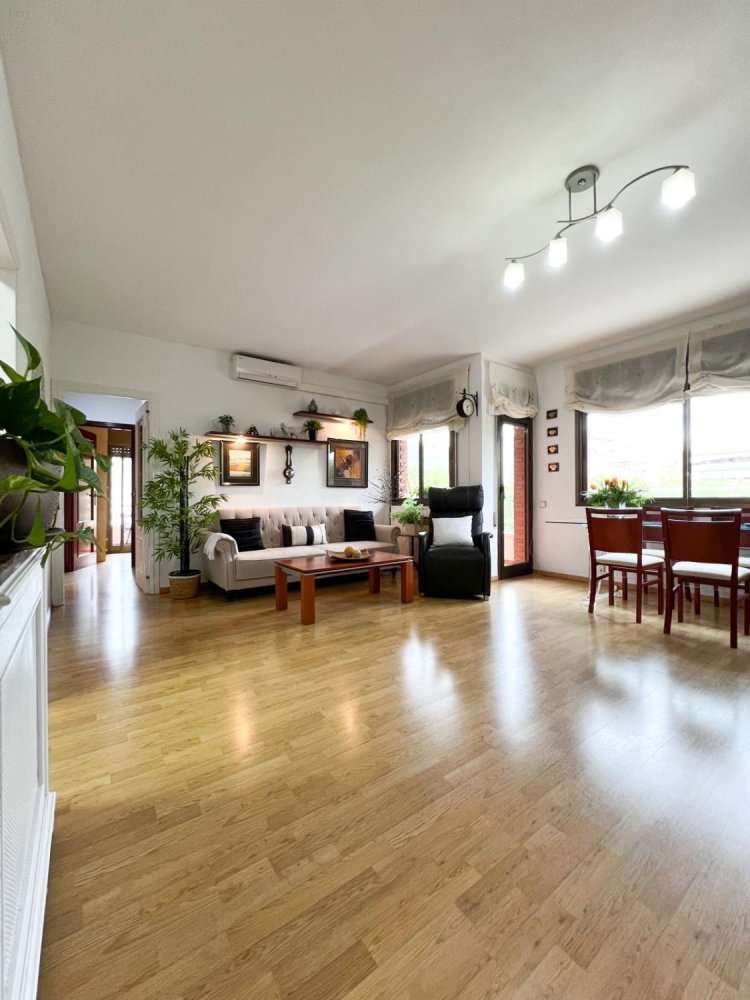 4 bedrooms Apartment in Viladecans, Spain No. 256100