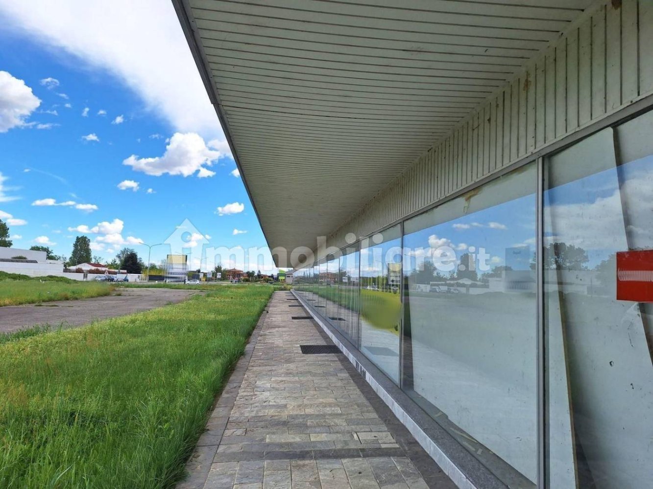 Imóvel comercial em Caltignaga, Italy 3600 m² N.º 312884