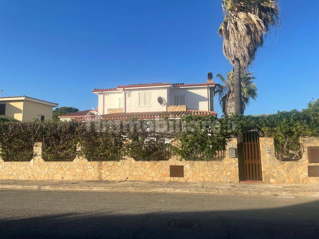 Villa T4 em Quartu Sant'Elena, Italy N.º 171019