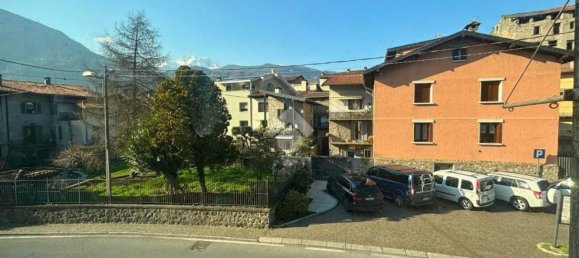 3 rooms House in Esine, Italy No. 4689 2