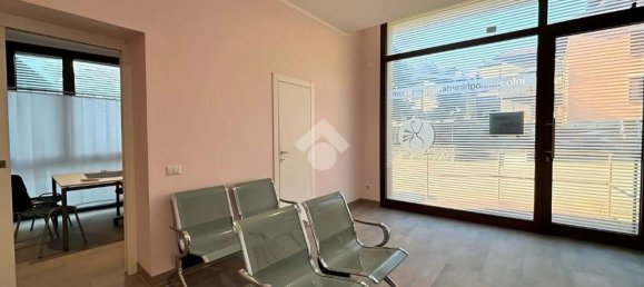 3 rooms House in Esine, Italy No. 4689 7