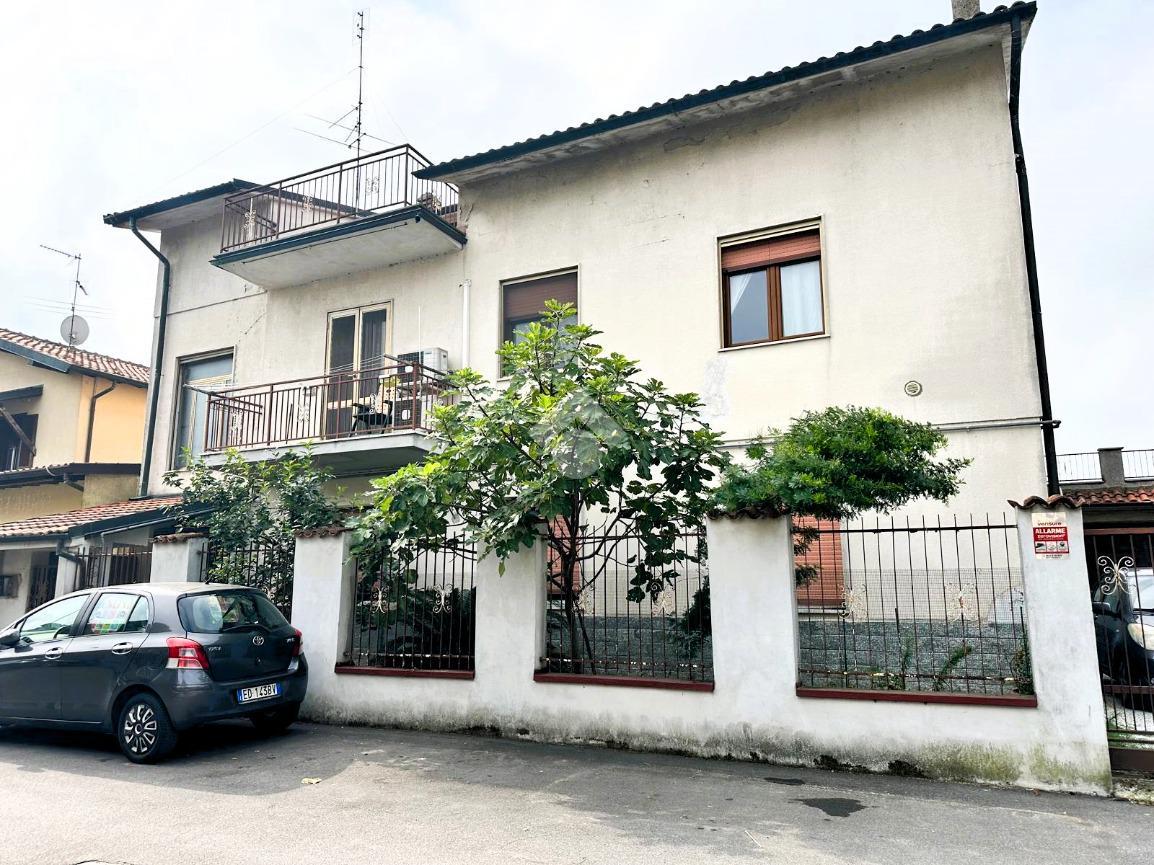 4-salle Appartement à Casorate Primo, Italy No. 157558