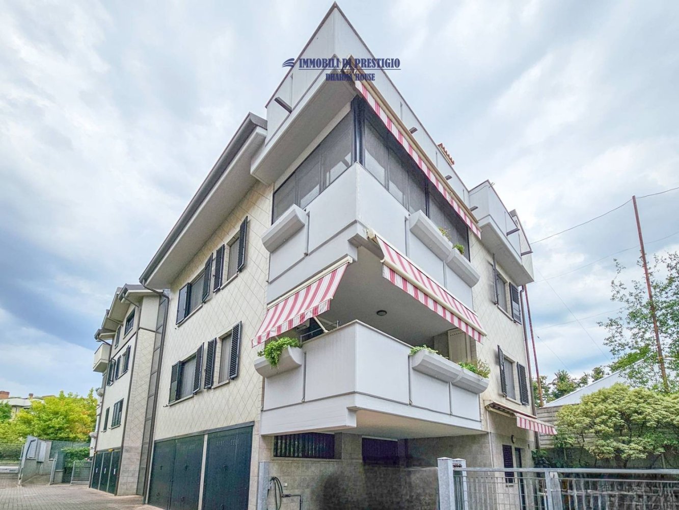 9-Zimmer Doppelhaus in Buccinasco, Italy, Nr. 336962