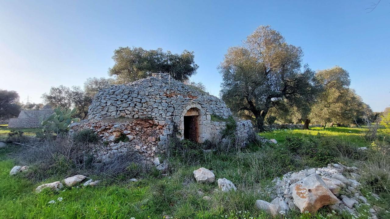 Земельный участок с 1 комнатой в Каровиньо, Италия № 116884