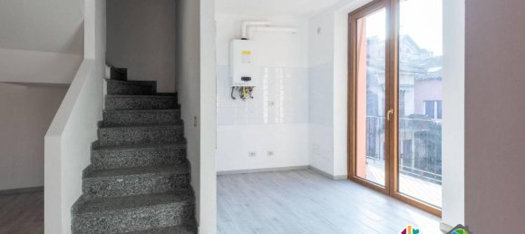 3-salle Duplex à Cermenate, Italy No. 30656 3