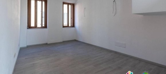 3-salle Duplex à Cermenate, Italy No. 30656 7