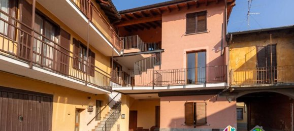 3-salle Duplex à Cermenate, Italy No. 30656 21