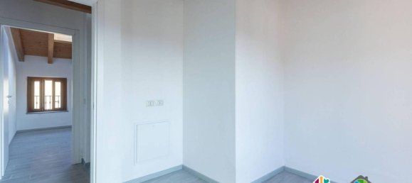 3-salle Duplex à Cermenate, Italy No. 30656 18