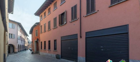 3-salle Duplex à Cermenate, Italy No. 30656 24