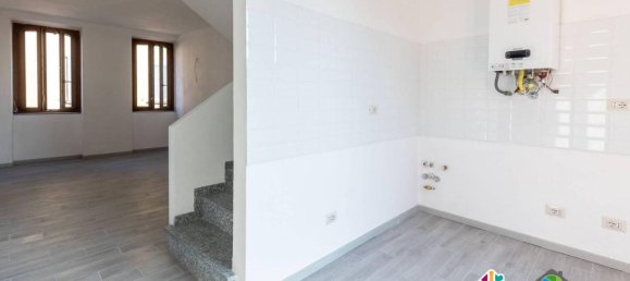 3-salle Duplex à Cermenate, Italy No. 30656 6