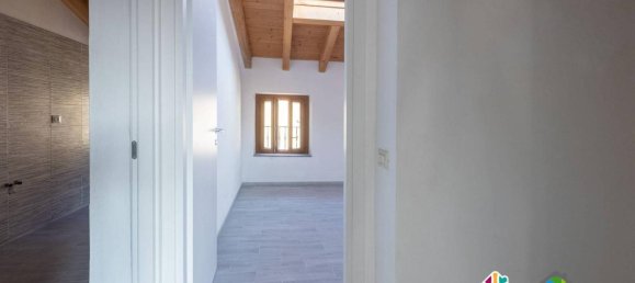 3-salle Duplex à Cermenate, Italy No. 30656 20