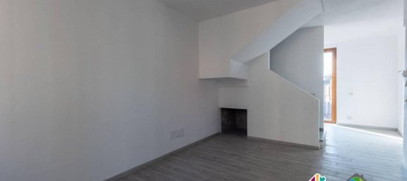 3-salle Duplex à Cermenate, Italy No. 30656 8