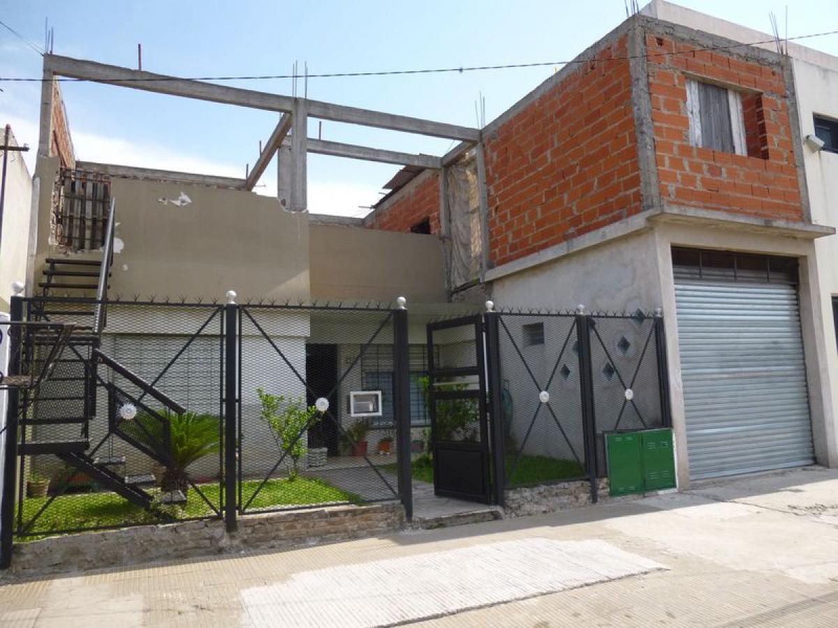 3 bedrooms House in Moron, Argentina No. 83268