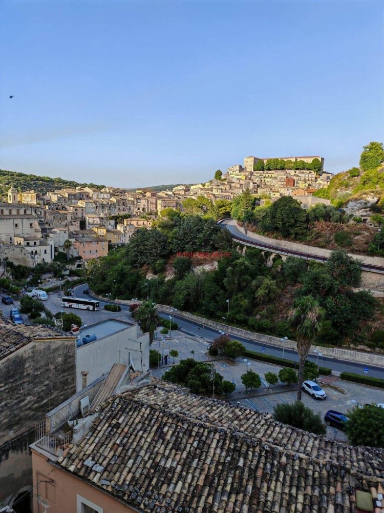 Casa de 4 dormitorios en Ragusa, Italy No. 338999
